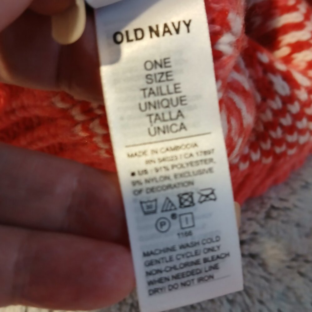 Old Navy Women;s Red Fair Isle Beanie Faux Fur Pom Pom NWT - Picture 6 of 6